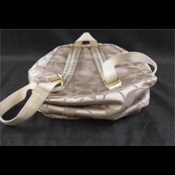 Coach Signature Daisy Poppy Backpack - Picture 3 of 10